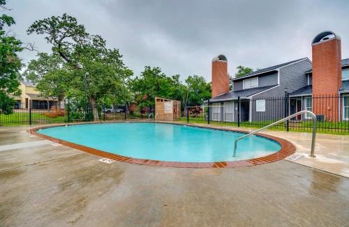 College Station House | College Station Gem w/Pool Access Near University