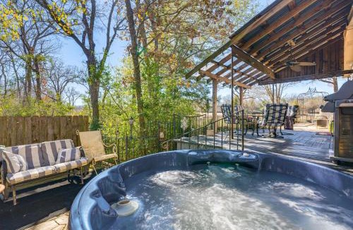 Wellborn House | College Station Getaway w/Hot Tub & Courtyard!
