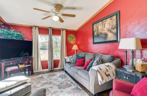 Wellborn House | College Station Getaway w/Hot Tub & Courtyard!