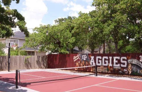 Country Club Estates House | College Station Pickleball 2mi Kyle Field