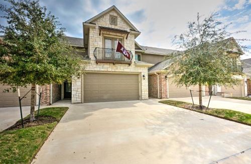 College Station House | College Station Townhouse w/Private Patio
