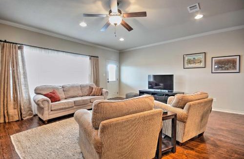 College Station House | College Station Townhouse w/Private Patio