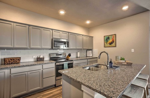 Wellborn House | College Station Townhome w/Furnished Patio!