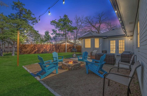 Southwood Valley House | College Station getaway near campus & events with fire pit & arcade