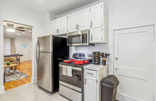 College Hill House | CollegeHill ~ King, Firepit, Theater ~ NearWesley and Wichita Downtown