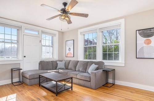 Ghent Apartment | Colley Manor - Cardinal Suite