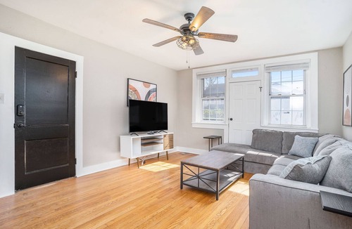 Ghent Apartment | Colley Manor - Cardinal Suite