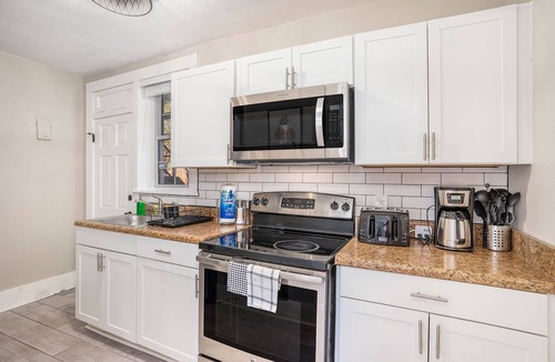 Ghent Apartment | Colley Manor - Cardinal Suite