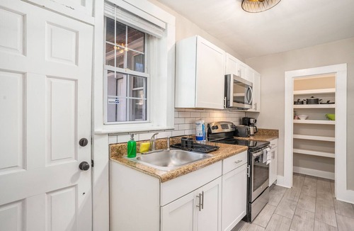Ghent Apartment | Colley Manor - Cardinal Suite