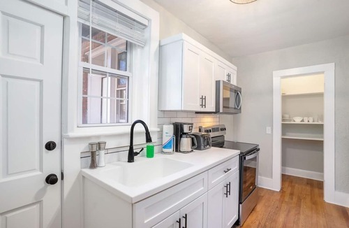 Ghent Apartment | Colley Manor - Ferry Suite