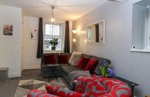 Cinderford House | Colliers Cottage