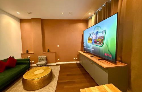 Quartier Beauregard-Boufflers-Buthegnemont-Boudonville Apartment | Colline, La suite jacuzzi cinéma privé