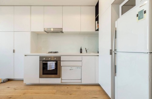 Collingwood North Apartment | Collingwood Charm Centrally Located with Balcony