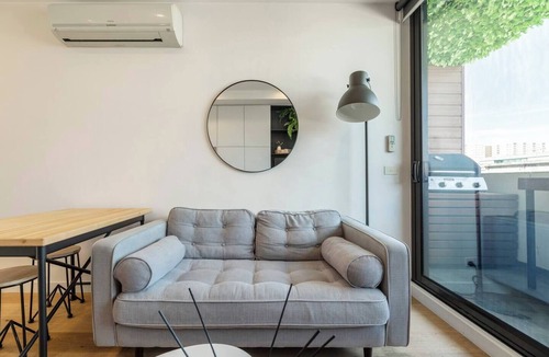 Collingwood North Apartment | Collingwood Charm Centrally Located with Balcony