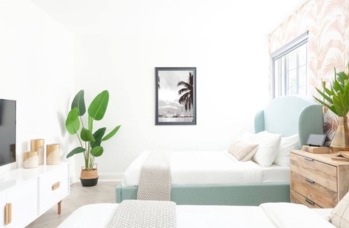 South Beach Bed & Breakfast | Collins Ave. Suites Double Beds Beach & Nightlife!