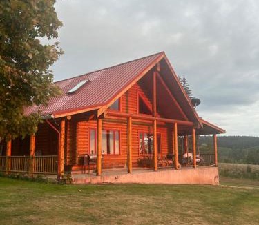 Molalla Cabin | Collins Pond and Lodge