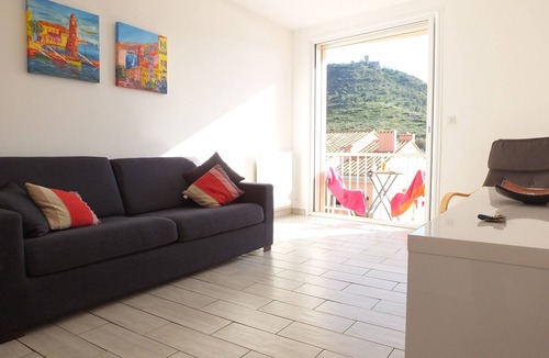 Collioure Apartment | Collioure - Beachside Apartment Parking - Joey