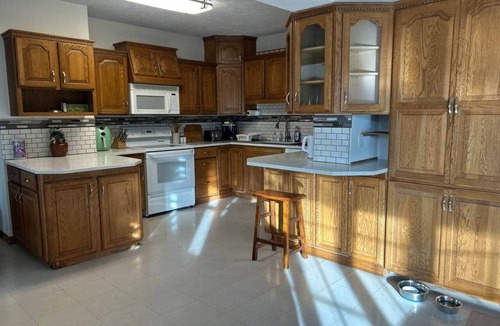 Hastings Apartment | Collosal Craftsman-4 BR, 9 Beds-Sleeps 1 to 14!