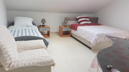 Saint-Just-Sauvage House | COLOC SUPERGÎTE SPACIEUX PROCHE TOUTES COMMODITÉS