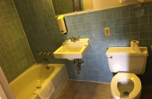 East Windsor Hotel | Colonade Motel