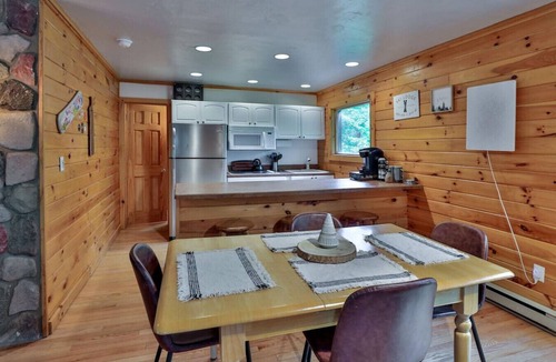 Hunter Cabin | Colonels Cabin Sauna Fireplace Mountain Views