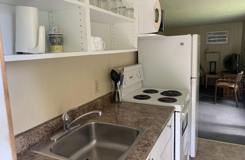 Lake of Bays Hotel | Colonial Bay Motel and Cottages