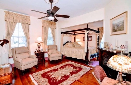 Colonial Beach Bed & Breakfast | Colonial Beach Plaza Bed & Breakfast