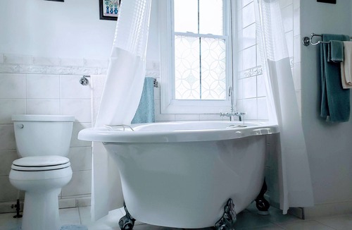 Colonial Beach Bed & Breakfast | Colonial Beach Plaza Bed & Breakfast