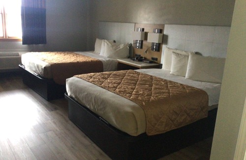 Morton Hotel | Colonial Brick Inn & Suites