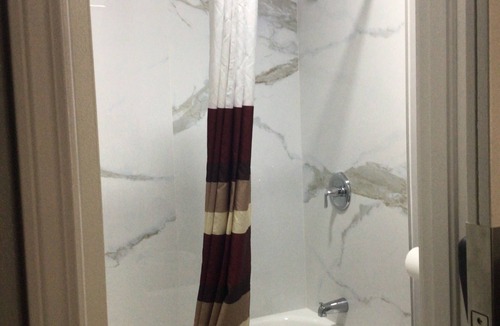 Morton Hotel | Colonial Brick Inn & Suites