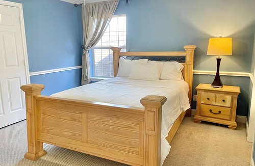 Atascocita House | Colonial Chic Vacation Home