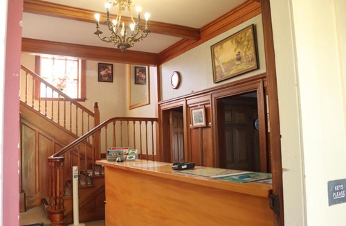 Hamilton Hotel | Colonial City Motel