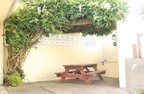 Hamilton Hotel | Colonial City Motel