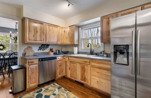 Waukazoo Woods House | Colonial Cottage | Hot Tub | Sauna | Fire Pit