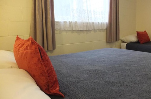 Cambridge Hotel | Colonial Court Motel