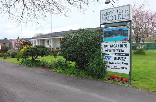 Cambridge Hotel | Colonial Court Motel