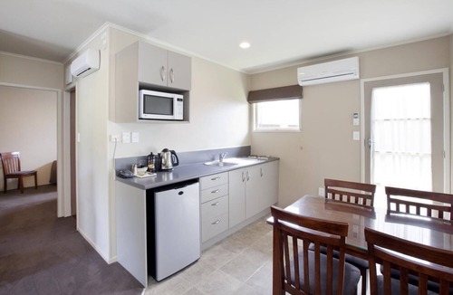 Tauranga South Hotel | Colonial Court Motor Inn