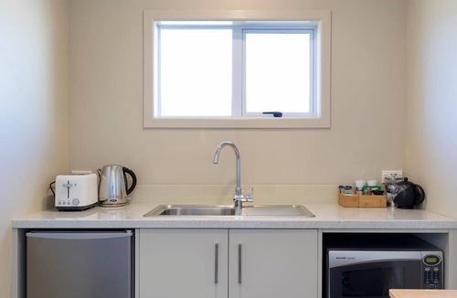 Tauranga South Hotel | Colonial Court Motor Inn