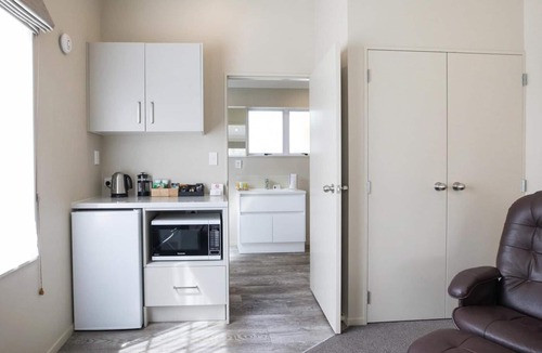 Tauranga South Hotel | Colonial Court Motor Inn