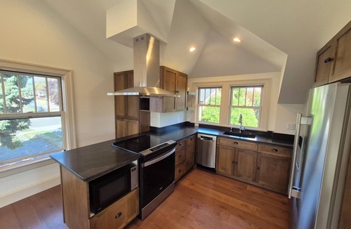 Northwest Everett Apartment | Colonial Flat in NW Everett