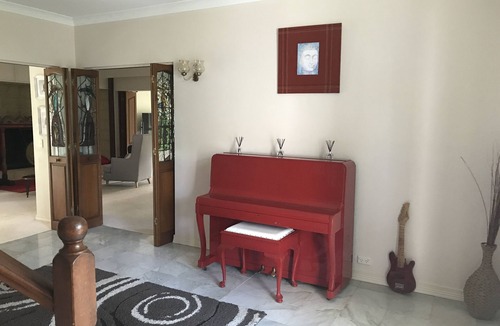 Tallai House | Colonial Home on 3 acres