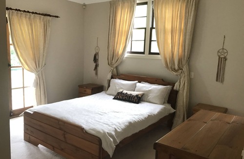 Tallai House | Colonial Home on 3 acres