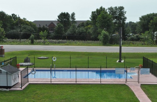 Balderson Hotel | Colonial House Motor Inn