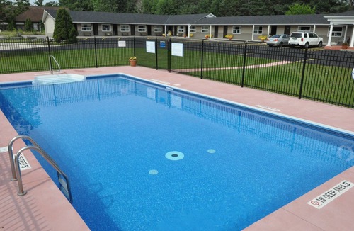 Balderson Hotel | Colonial House Motor Inn