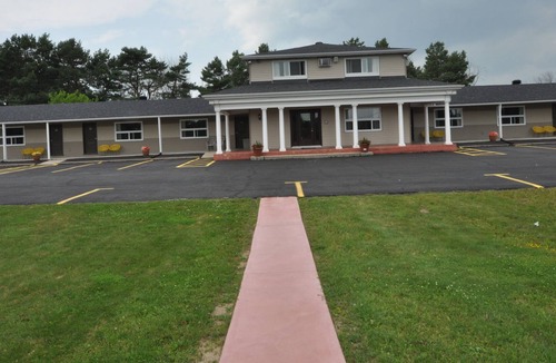 Balderson Hotel | Colonial House Motor Inn