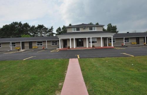 Balderson Hotel | Colonial House Motor Inn