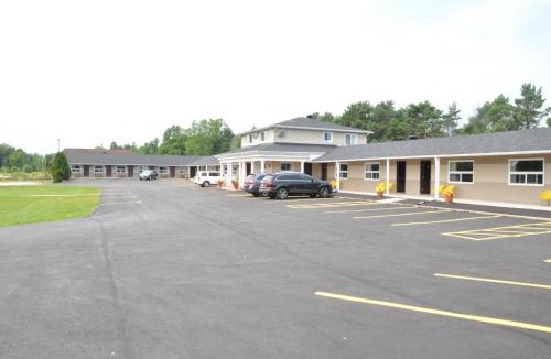 Balderson Hotel | Colonial House Motor Inn