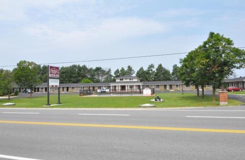 Balderson Hotel | Colonial House Motor Inn