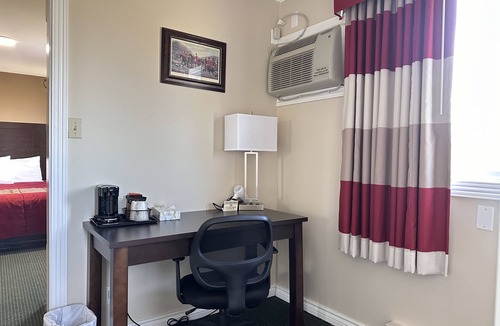 Balderson Hotel | Colonial House Motor Inn