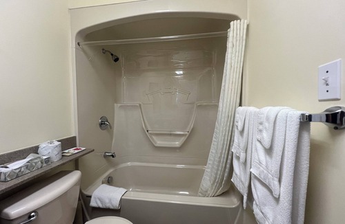 Balderson Hotel | Colonial House Motor Inn